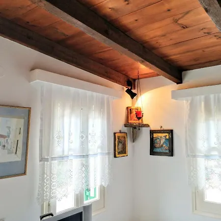 Traditional Country House In Prázdninový dům *