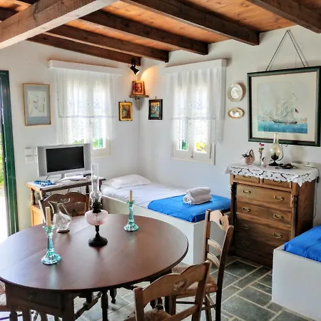 펜션 Traditional Country House In Tínos